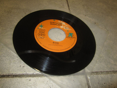 Ruby & The Mudflaps – Do The Boogie / Breezy