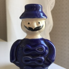 Viiksiukko keraaminen figuuri - pikkukuva 1