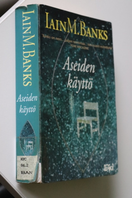 Iain M. Banks : Aseiden käyttö ( 1.p. 1997 k.po )