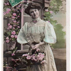 NAINEN / Ruusutyttö romanttisessa miljöössä. 1900-l. - pikkukuva 2