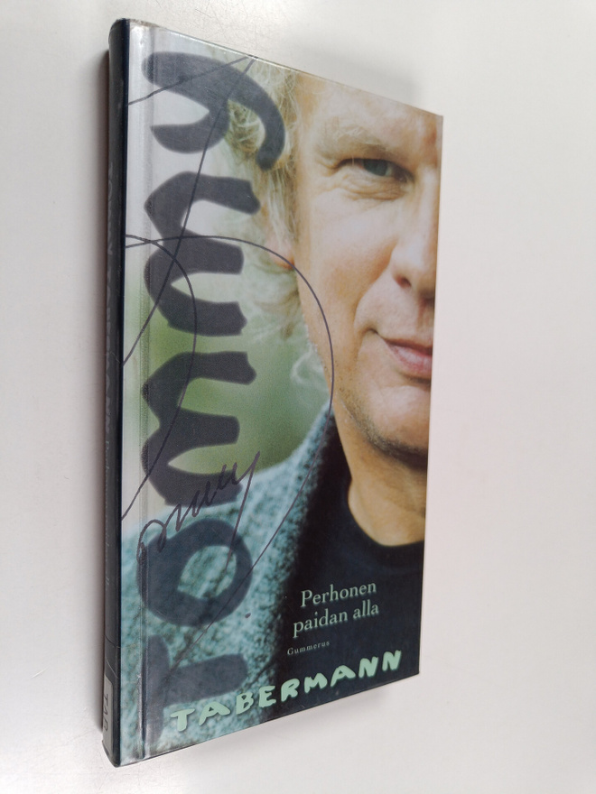 Tommy Tabermann : Perhonen paidan alla : kirjoituksia