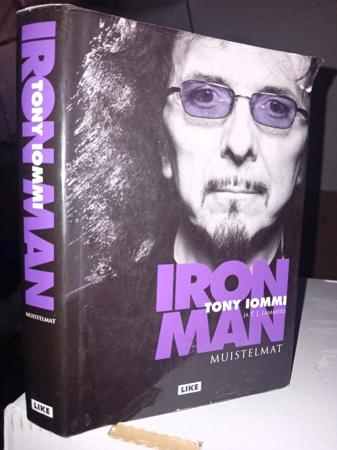 Toni Iommi : IRON MAN muistelmat ( SIS POSTIKULU )