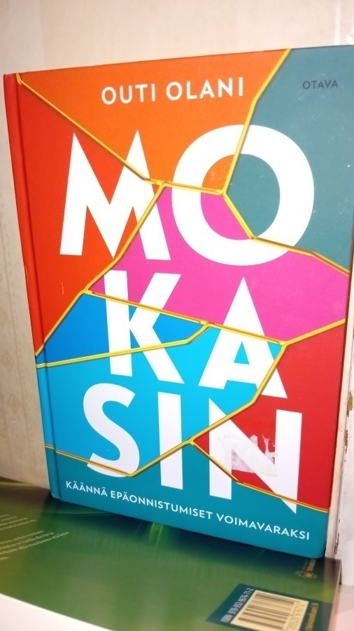 Outi Olani : MOKASIN ( SIS POSTIKULU )