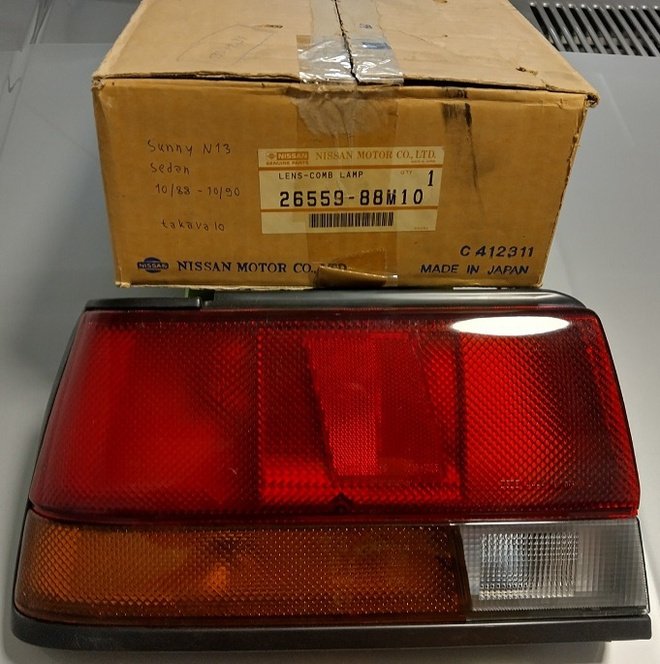 Nissan Sunny II Sedan N13 1989-1991 uusi vasen takavalolyhty