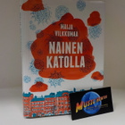 MAIJA VILKKUMAA - NAINEN KATOLLA KIRJA + NIMMARI - pikkukuva 1