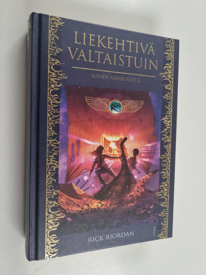 Rick Riordan : Liekehtivä valtaistuin