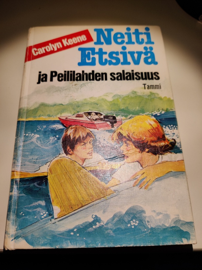 Neiti etsivä ja Peililahden salaisuus Carolyn Keene