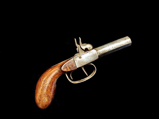 Upea vierekkäispiippuinen nallilukkopistooli, n. 1850