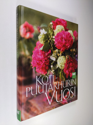 Paula Ritanen-Närhi : Kotipuutarhurin vuosi