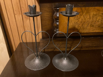 Metallinen kynttilänjalkapari