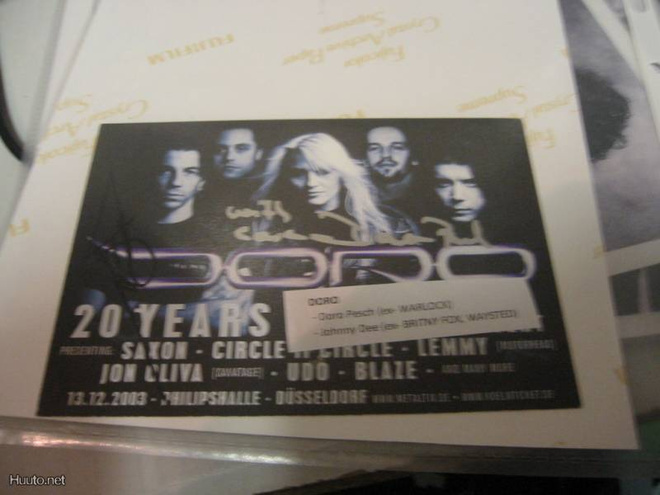 DORO PROMOKUVA KAHDELLA NIMMARILLA