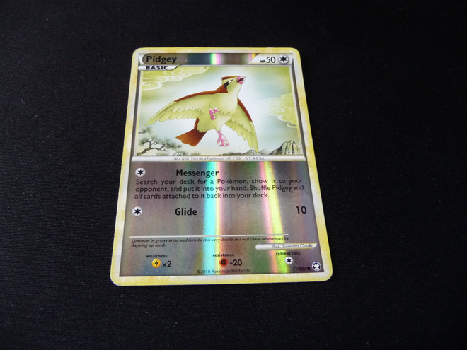 Pidgey 71/102 Triumphant - Reverse Holo
