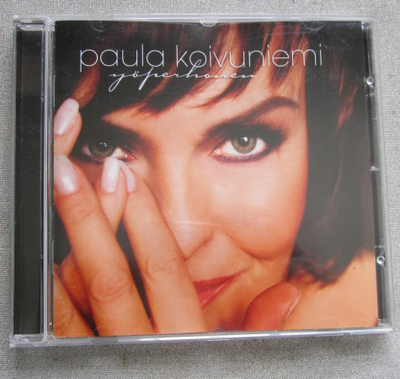 Paula Koivuniemi - Yöperhonen