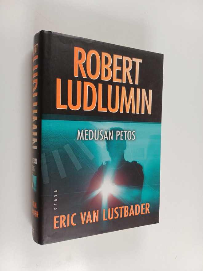 Eric Van Lustbader : Robert Ludlumin Medusan petos - Medu...