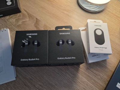 Uudet 2kpl Samsung Buds4 Pro + 2kpl SmartTag2