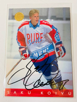 Saku Koivu nimikirjoitus keräilykortissa