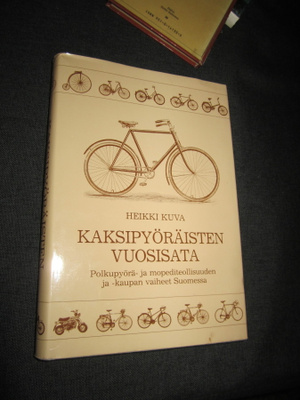 Kuva Heikki -Kaksipyöräisten vuosisata NUMEROITU 2740 /3000