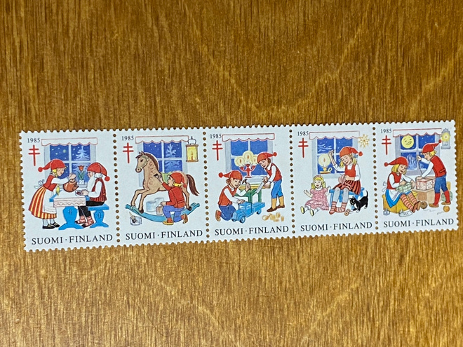 JOULUMERKKI 1985 JOULUTONTTUJA RIVILÖ**
