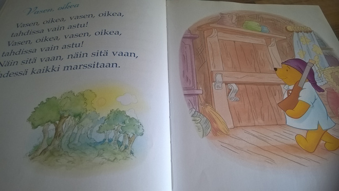 Walt Disney: Nalle Puh sininen lorukirja