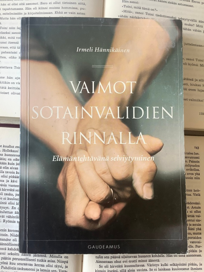 Irmeli Hännikäinen - Vaimot sotainvalidien rinnalla (nid.)