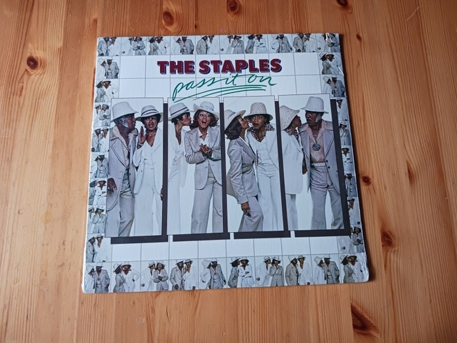 Staples – Pass It On The lp orig 1976 Funk, Disco Sealed