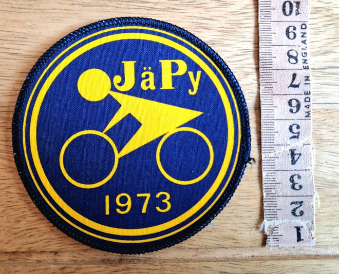 Järvenpään Pyöräilijät vintage kangasmerkki