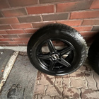 Myydään hyväkuntoiset Hankook-nastarenkaat mustilla alumiini - pikkukuva 1