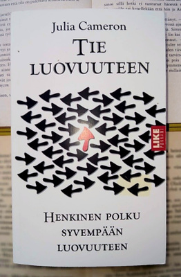 Julia Cameron - Tie luovuuteen (pokkari)
