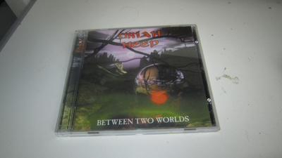 URIAH HEEP : BETWEEN TWO WORLDS