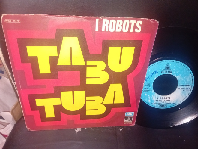 7"single  TABU TUBA  : I ROBOTS PART I - II ( SIS POSTIKULU)