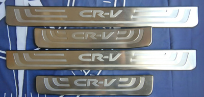 Honda Crv teräksiset kynnyslistat.