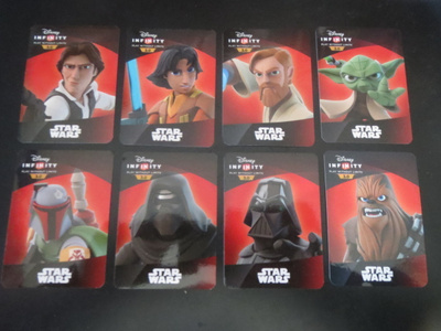 Kuusitoista Disneyn Star Wars -keräilykorttia