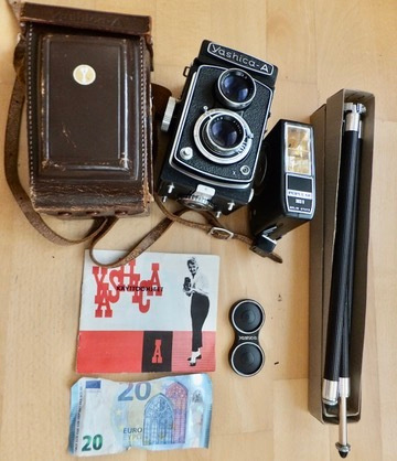 VANHA Kandera Yashica A SIISTI  + Varusteita
