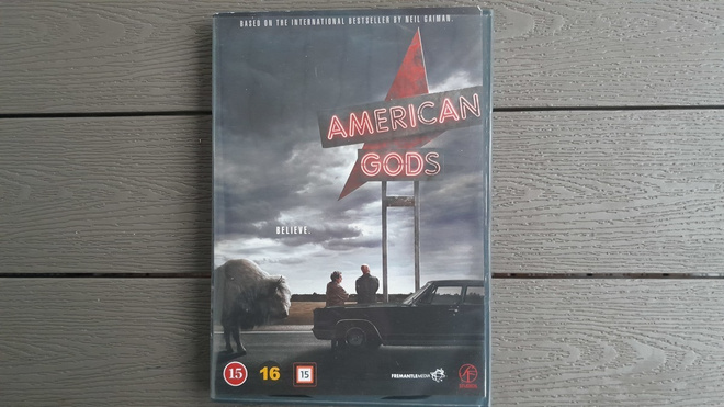 DVD: American Gods - 1 Kausi. 4xDVD  (2017)