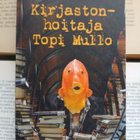 Janne Nevala - Kirjastonhoitaja Topi Mullo (nid.) - pikkukuva 2