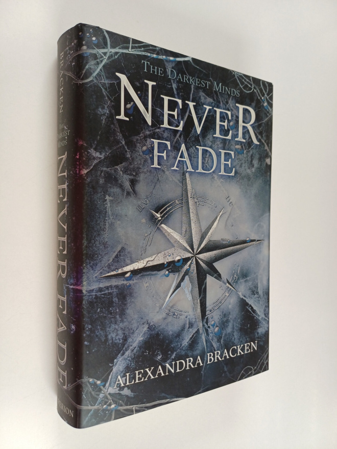 Alexandra Bracken : The Darkest Minds Never Fade