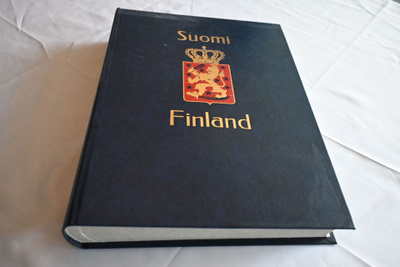 Suomi Postimerkkikansio + postimerkkejä n. 480 kpl