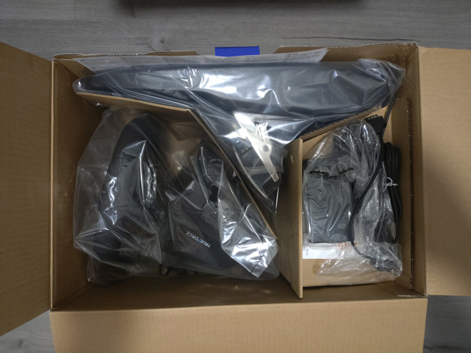 Uusi ja käyttämätön Logitech G923 rattiohjain ja poljinsetti