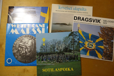 LP -levyt: sotilasmusiikia kts. kuva