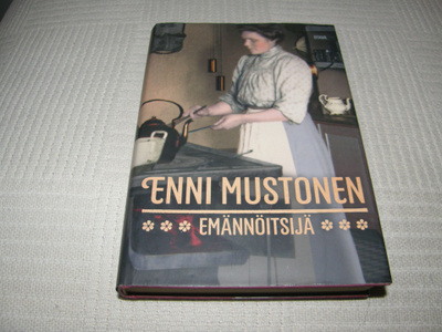 Enni Mustonen emännöitsijä  -sid
