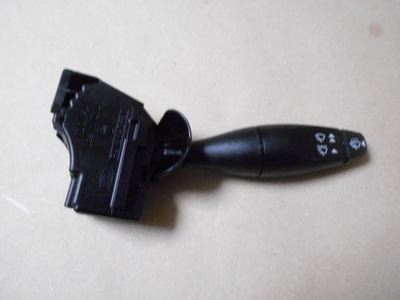 Pyyhkimien viiksi  Ford 2S6T17A553AA.  Ford Fiesta V, Fusion