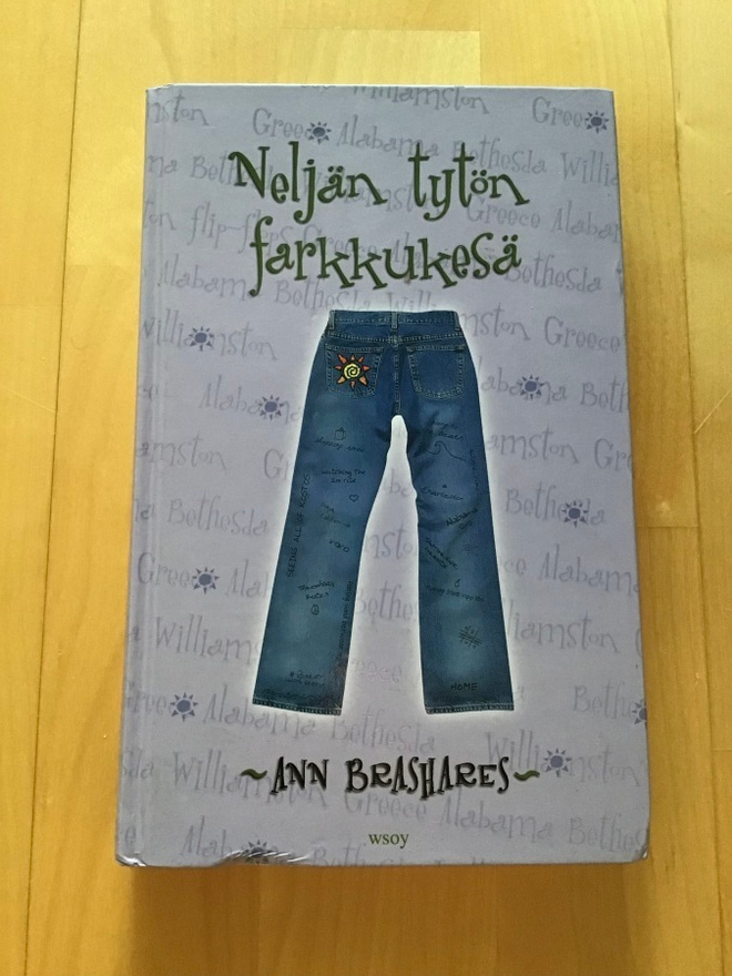 Ann Brashares : Neljän tytön farkkukesä ( 2003 )