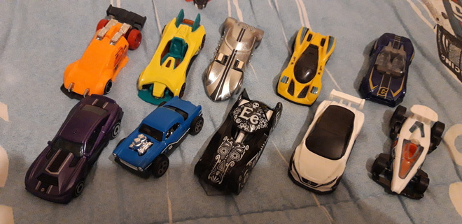 Leikkimättömiä Hot Wheels autoja 10kpl
