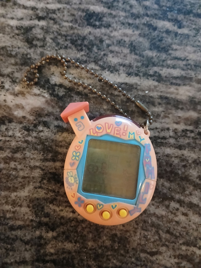 Tamagotchi "I love my family" 2004