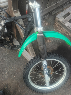 Kawasaki KX80 osina tai kokonaan