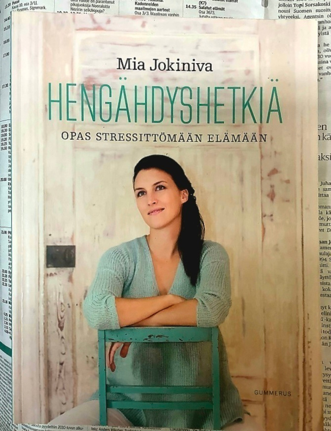Mia Jokiniva - Hengähdyshetkiä: opas stressittömään.. (nid.)
