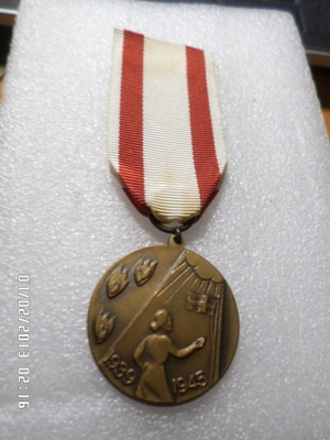 Kotirintama Naiset 1939 - 1945 Mitali Valkopuna nauhalla
