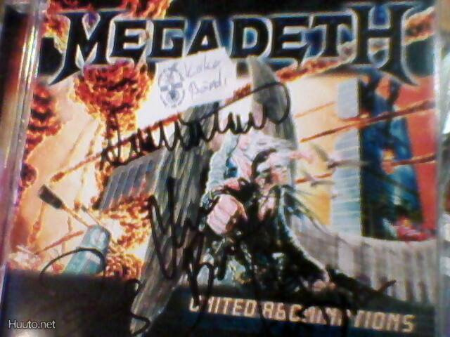 MEGADETH CD KOKO BÄNDIN NIMIKIRJOITUKSILLA