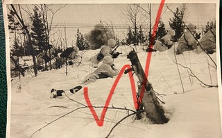 Isokokoinen valokuva  hyökkäyksessä