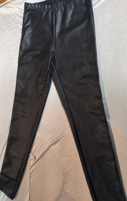 Legginsit